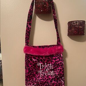 Trick or Treat Nag Fushia Hot Pink Leopard Print with faux fur trim